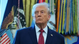 تڕەمپ لەبەردەم هەڵبژاردنە سەختەکاندا